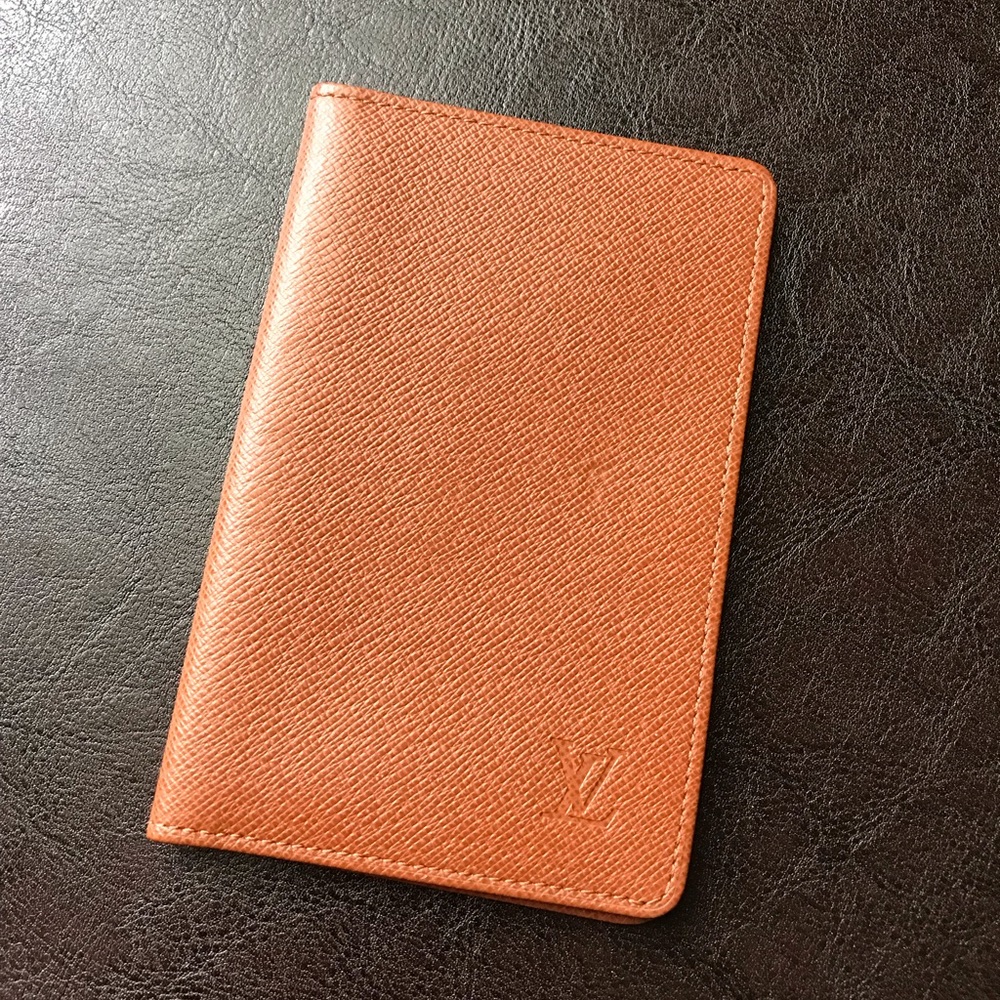 Louis Vuitton Taiga Porte Card holder